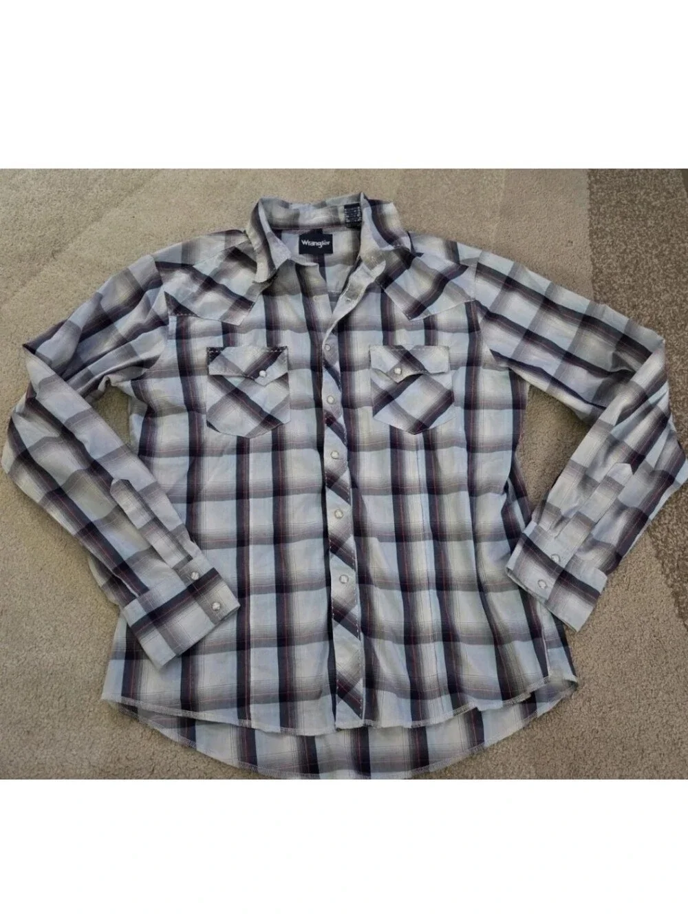 Wrangler Men's Gray Plaid Button-Down Shirt